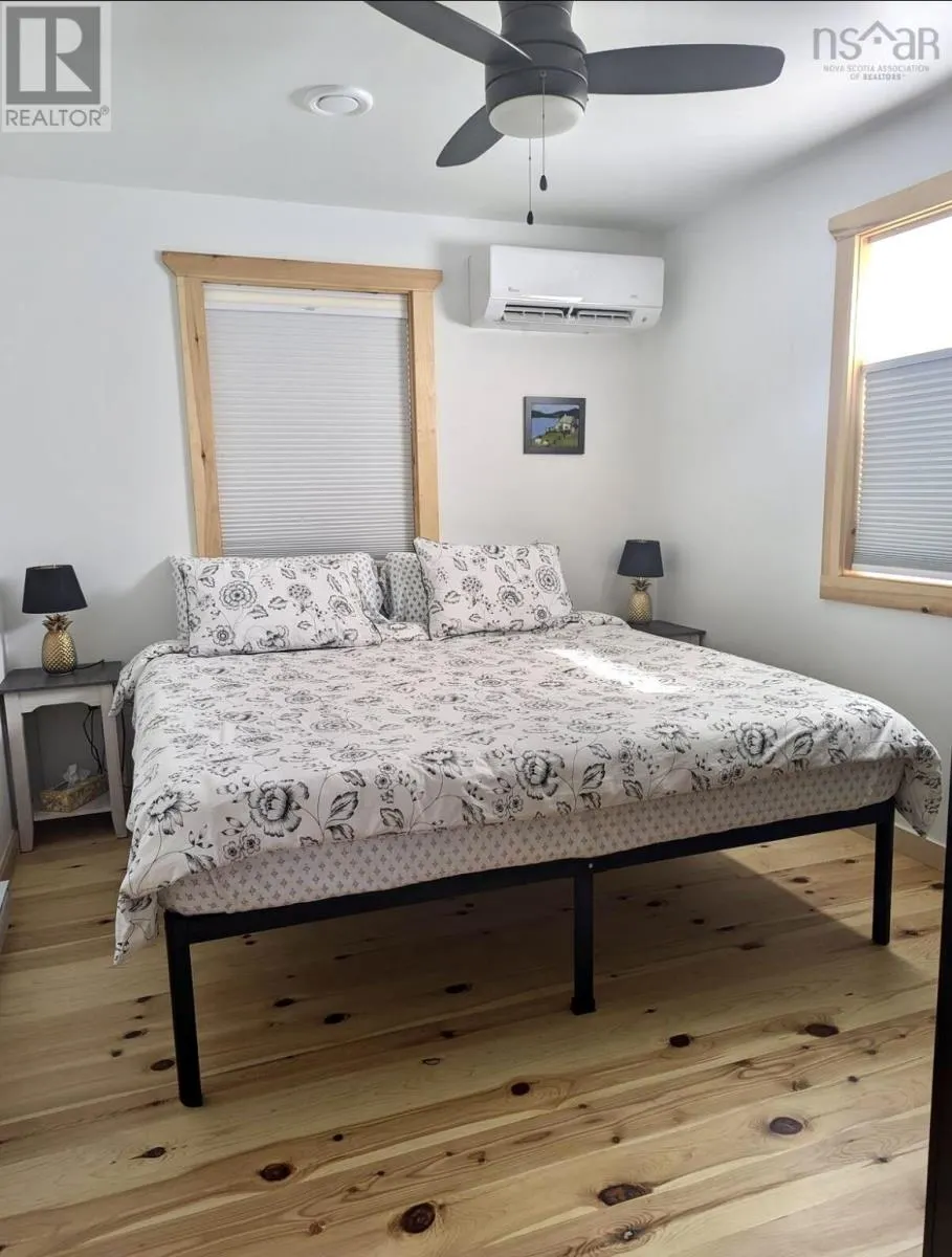 1543 West Lake Ainslie