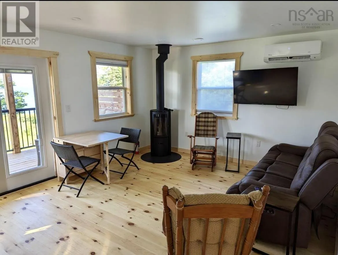 1543 West Lake Ainslie