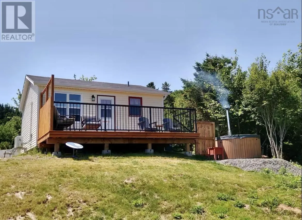 1543 West Lake Ainslie