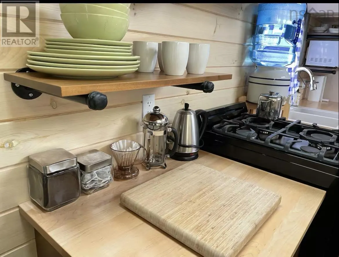 1543 West Lake Ainslie