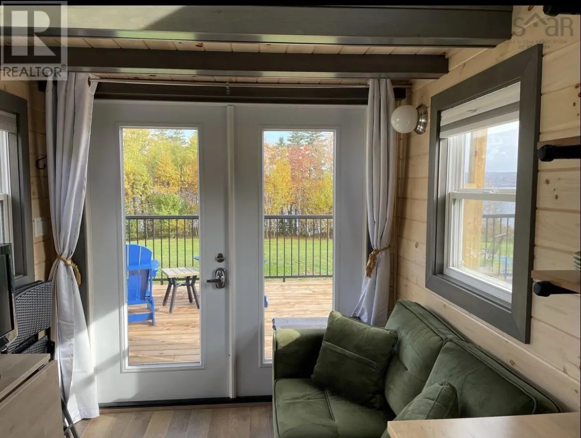 1543 West Lake Ainslie