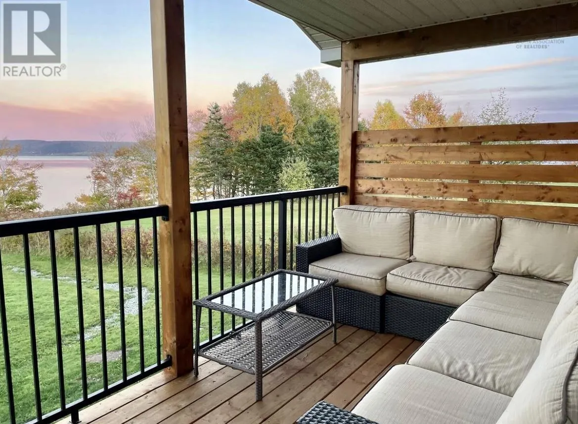 1543 West Lake Ainslie