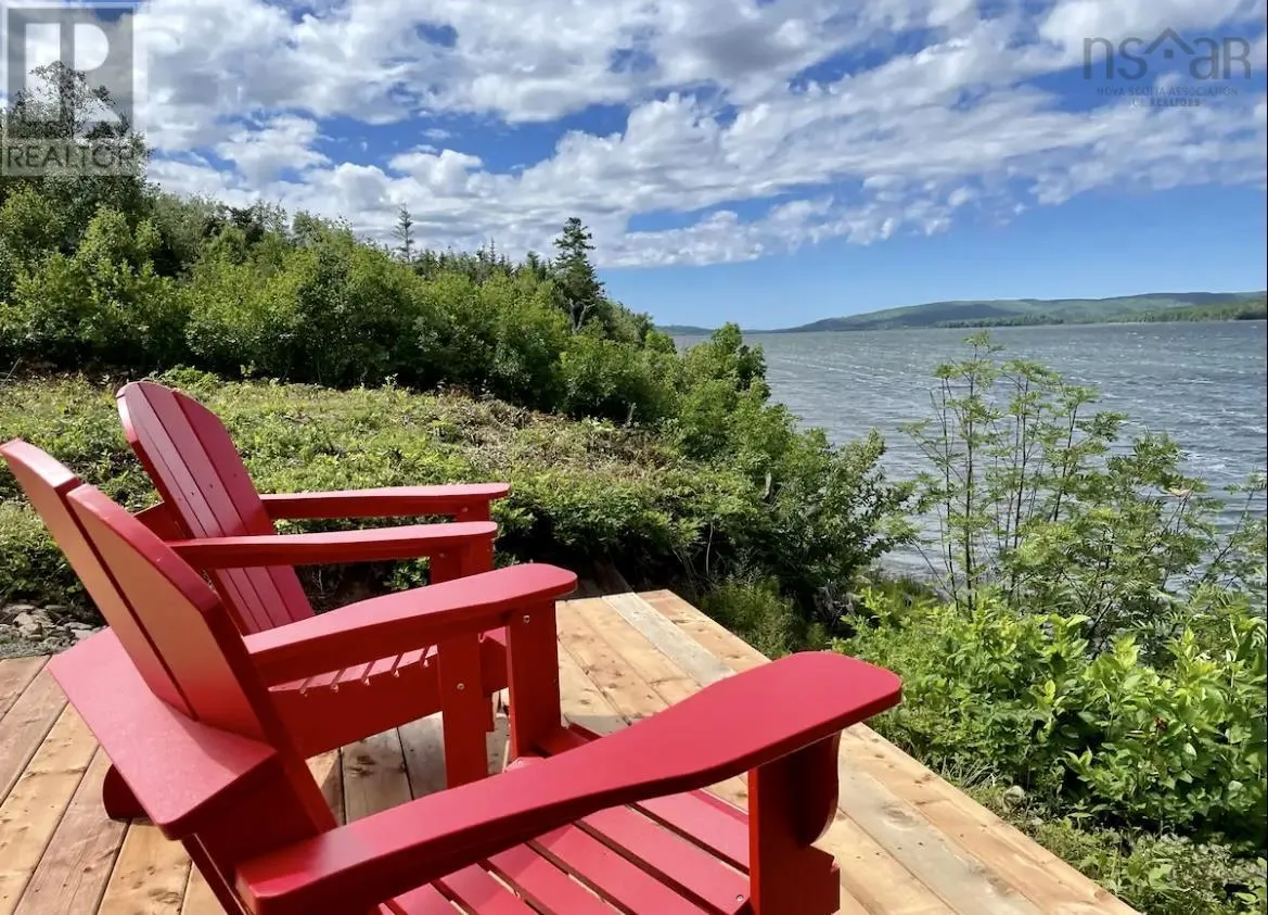 1543 West Lake Ainslie