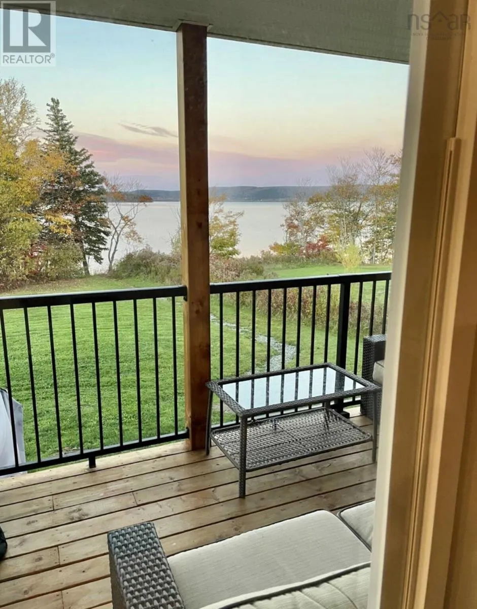 1543 West Lake Ainslie