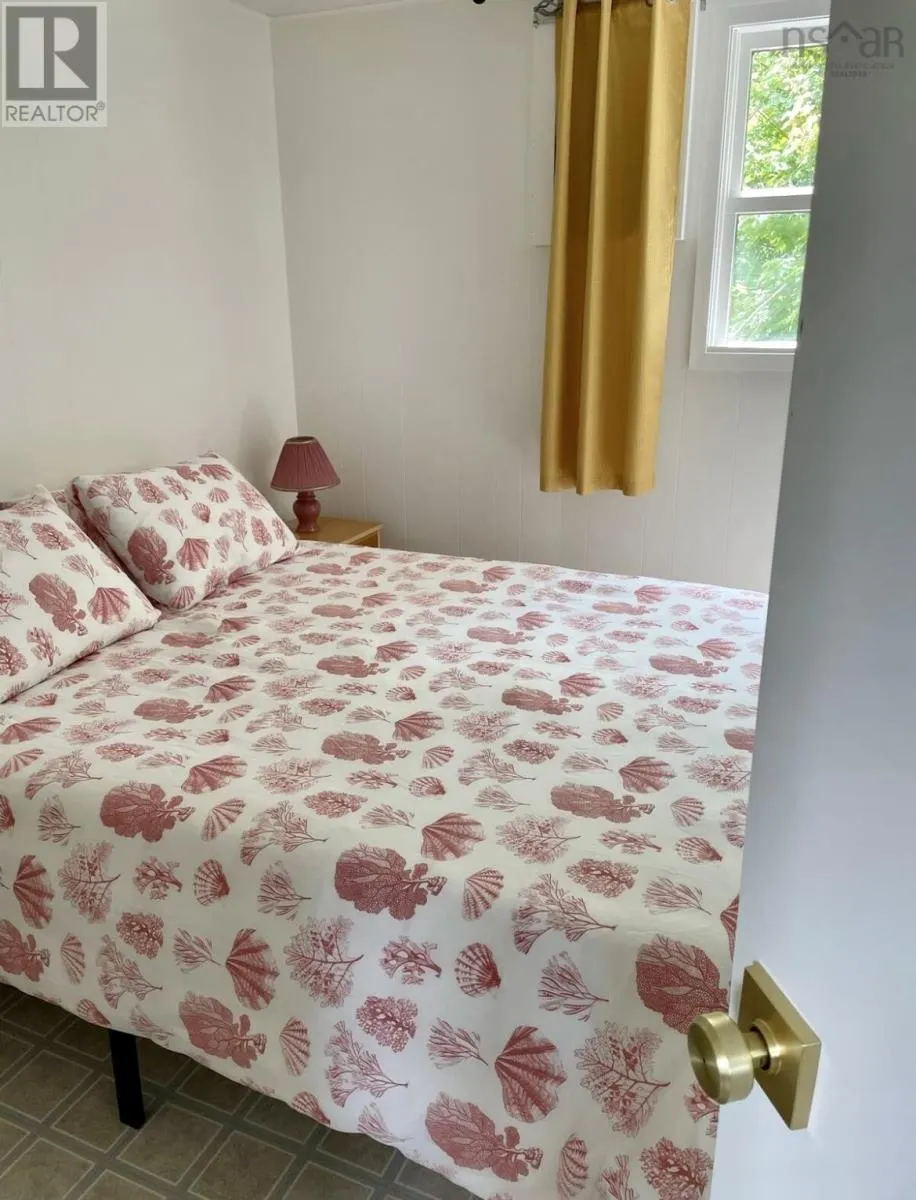 1543 West Lake Ainslie