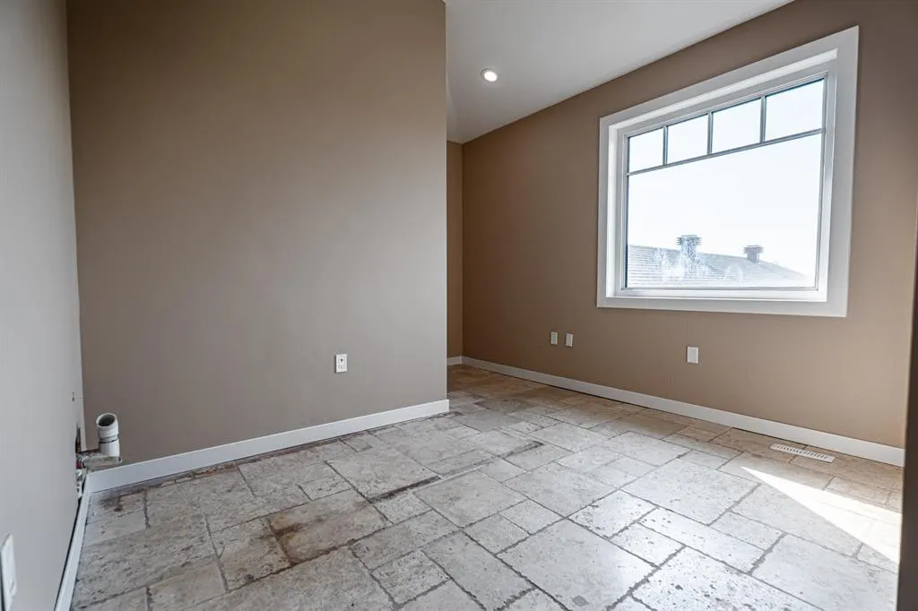 949 Strathnaver Avenue