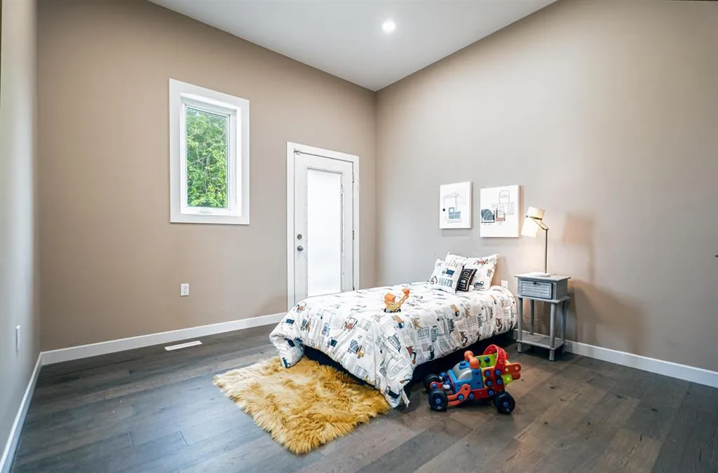 949 Strathnaver Avenue