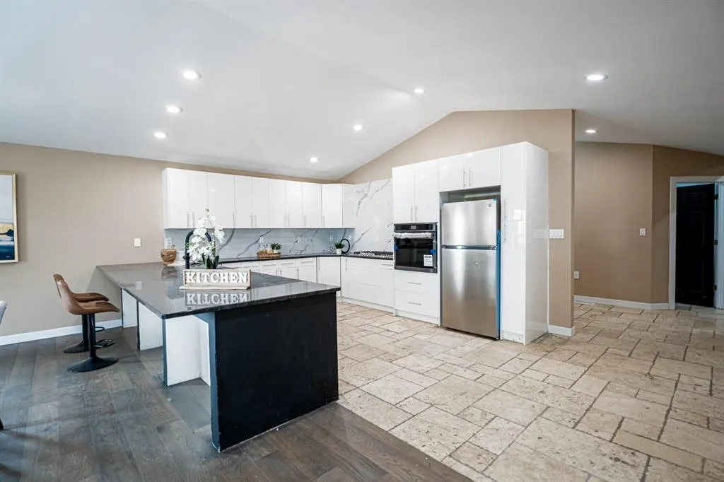 949 Strathnaver Avenue