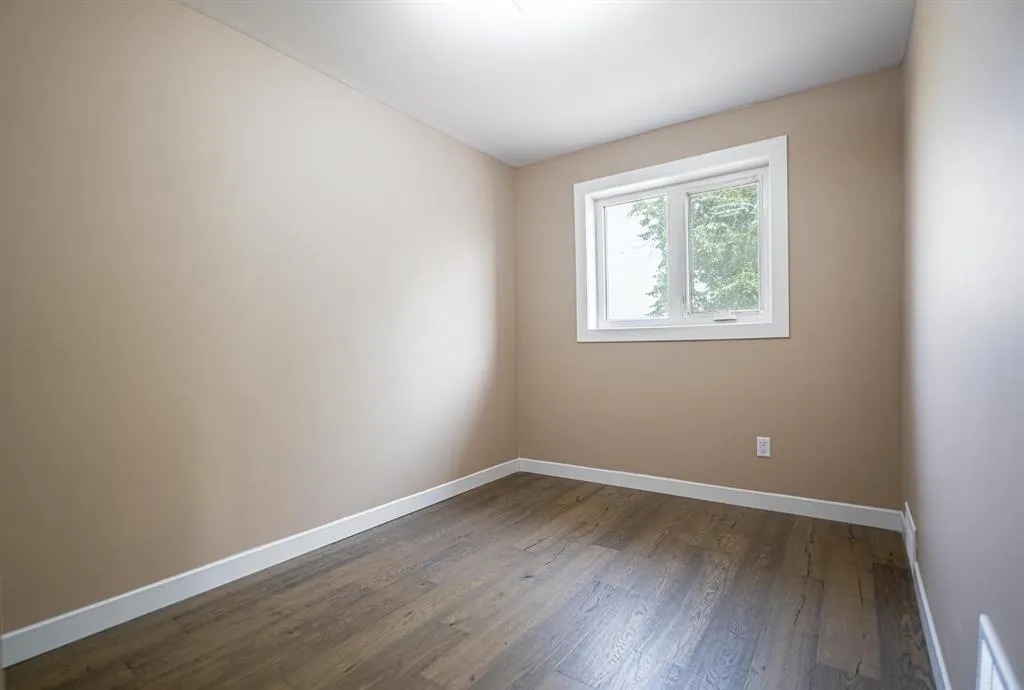 949 Strathnaver Avenue