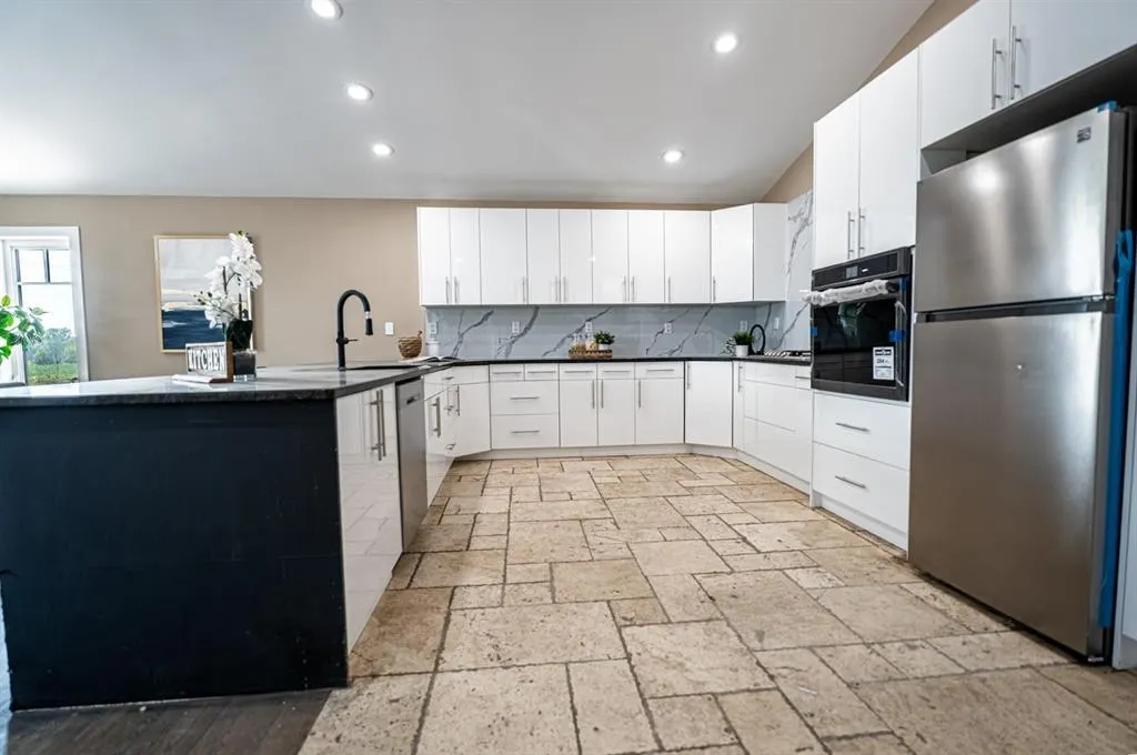 949 Strathnaver Avenue