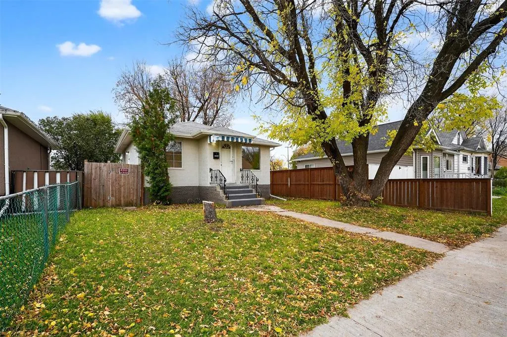 658 Sandhurst Avenue