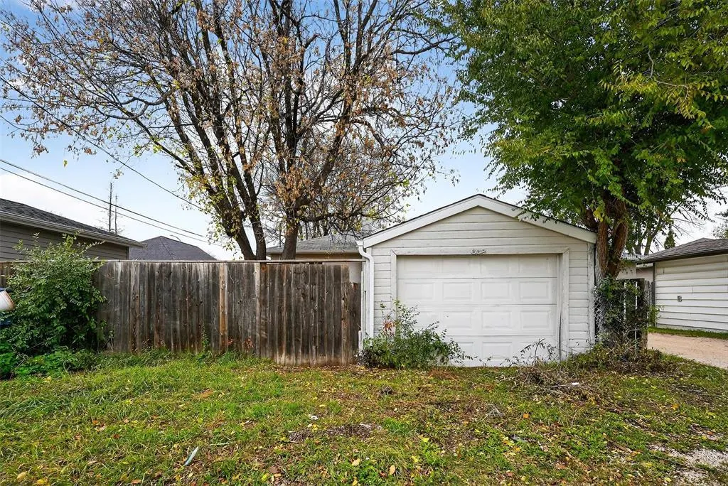 658 Sandhurst Avenue