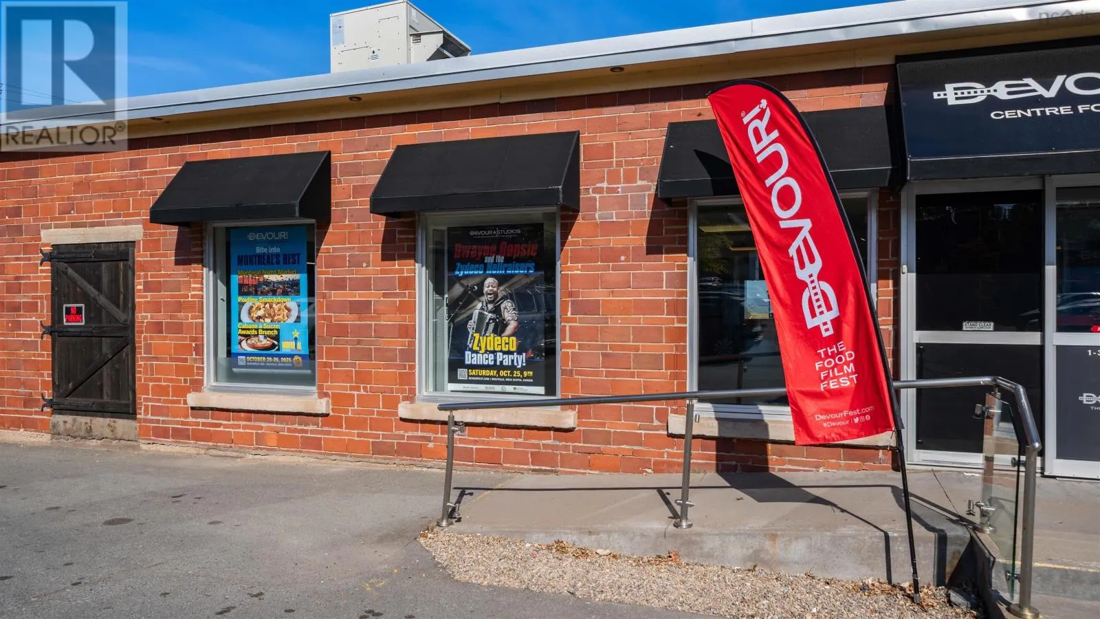 Retail Unit 1 360 Main Street