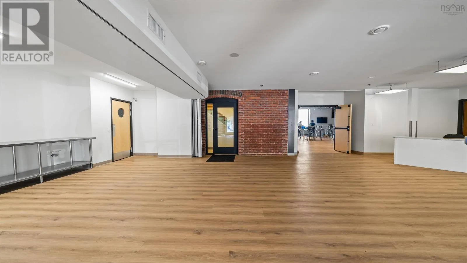 Retail Unit 1 360 Main Street