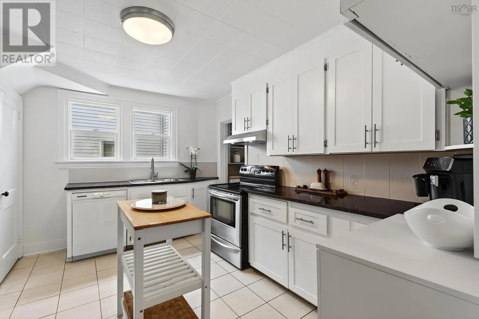 2500 Connaught Avenue