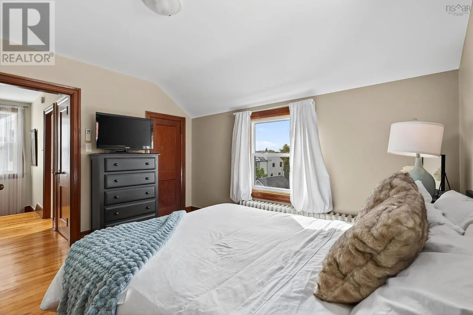 2500 Connaught Avenue