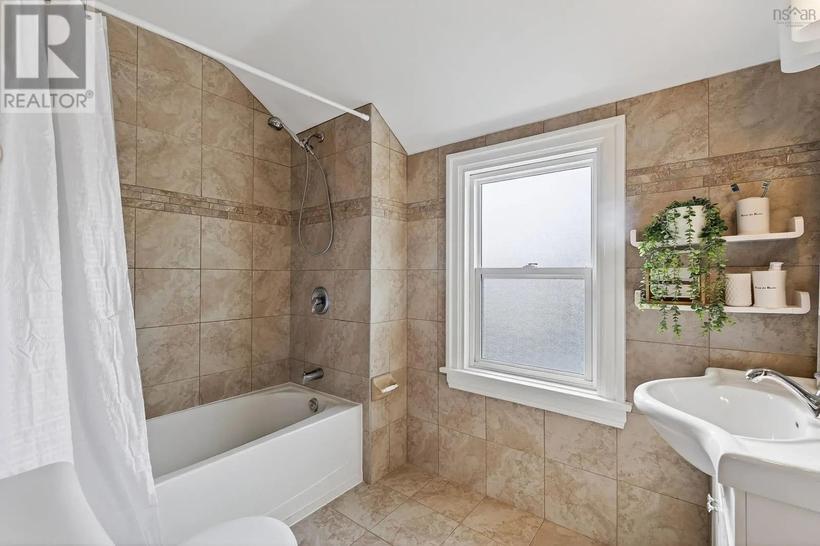 2500 Connaught Avenue