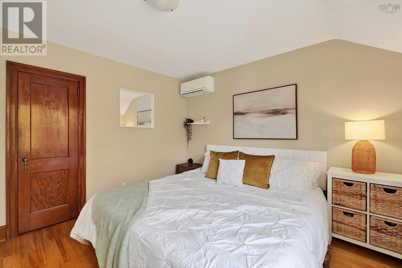 2500 Connaught Avenue