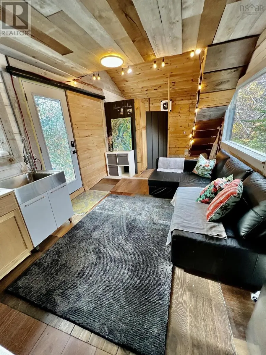 8848 St Margarets Bay Road