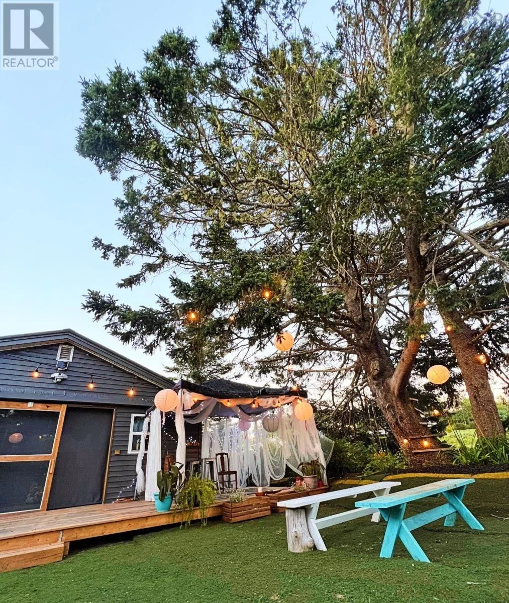 8848 St Margarets Bay Road