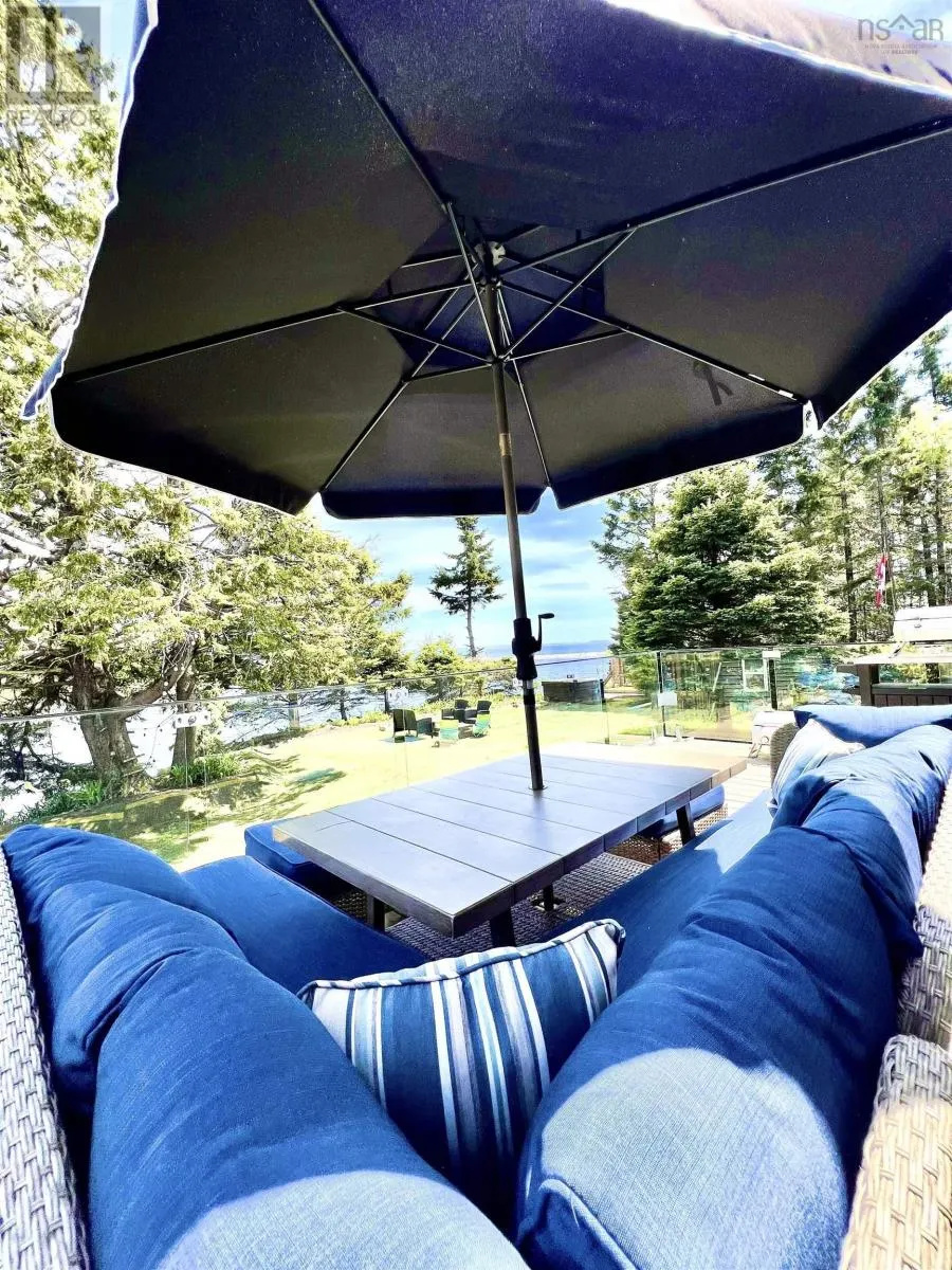 8848 St Margarets Bay Road