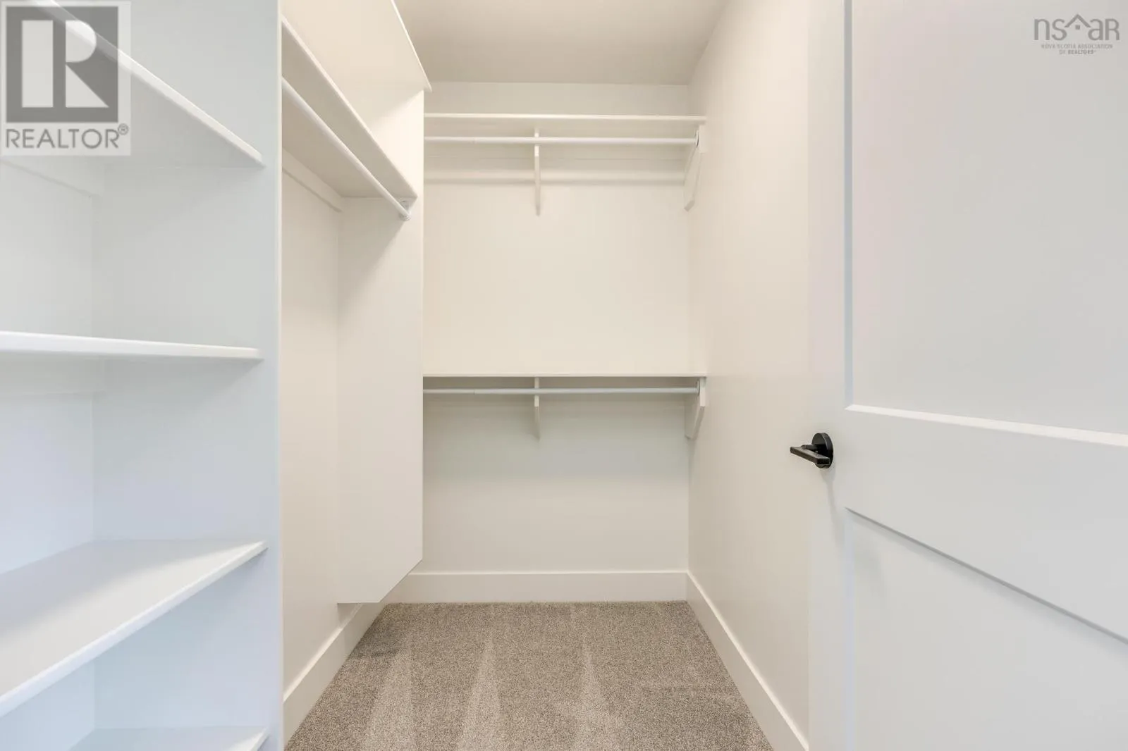 DA57 193 Darner Drive