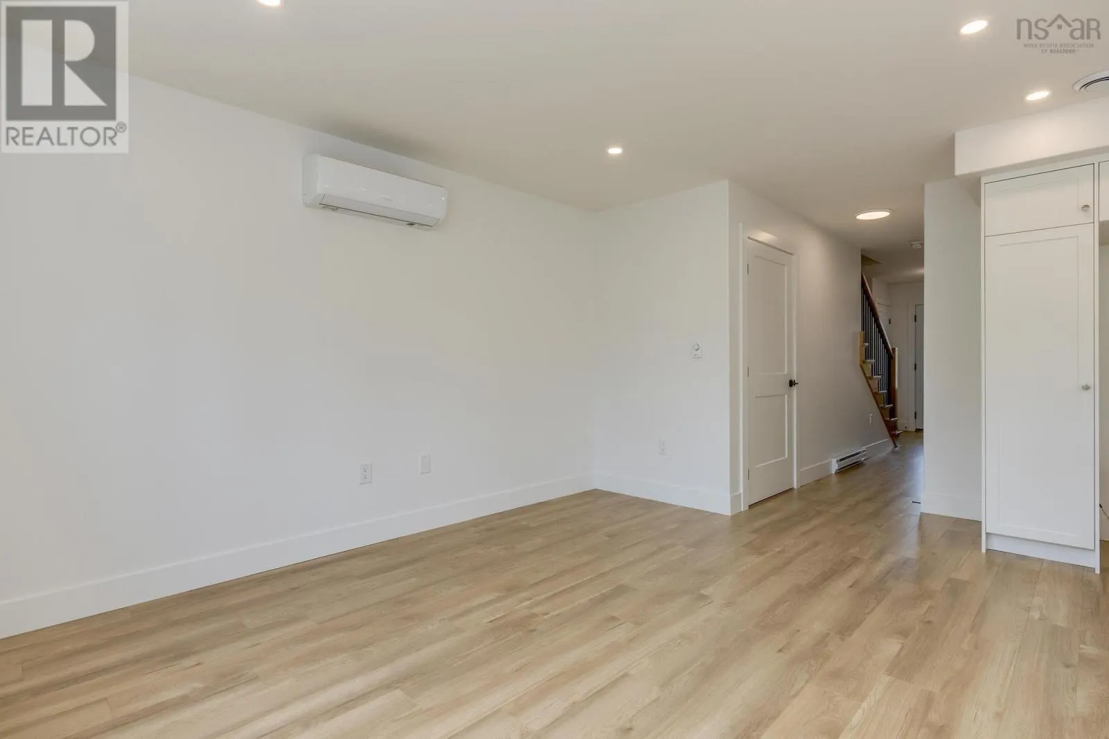 DA57 193 Darner Drive