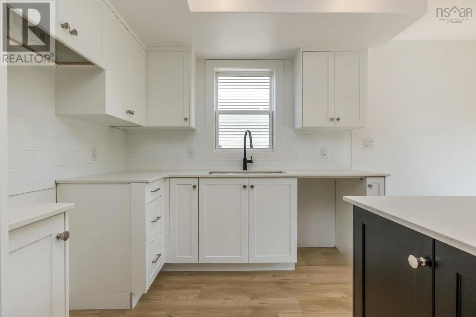 DA57 193 Darner Drive