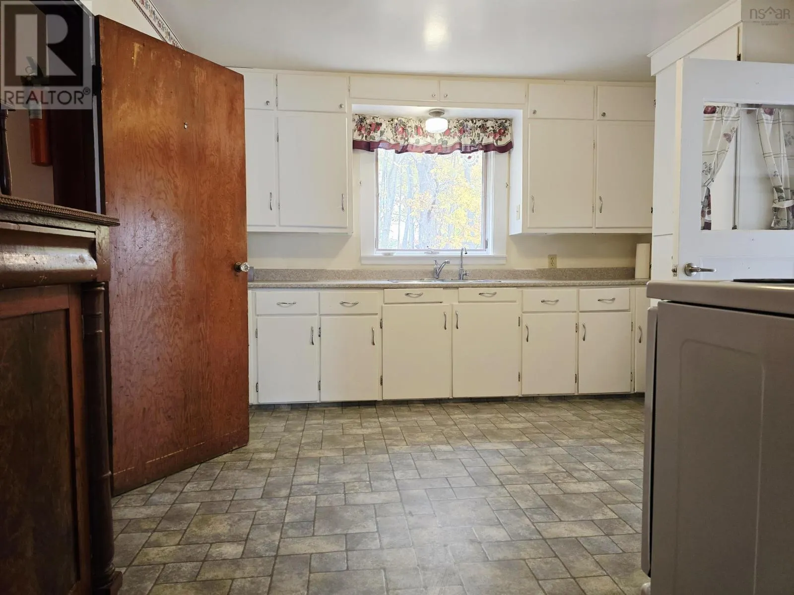 1764 Highway 6 Highway