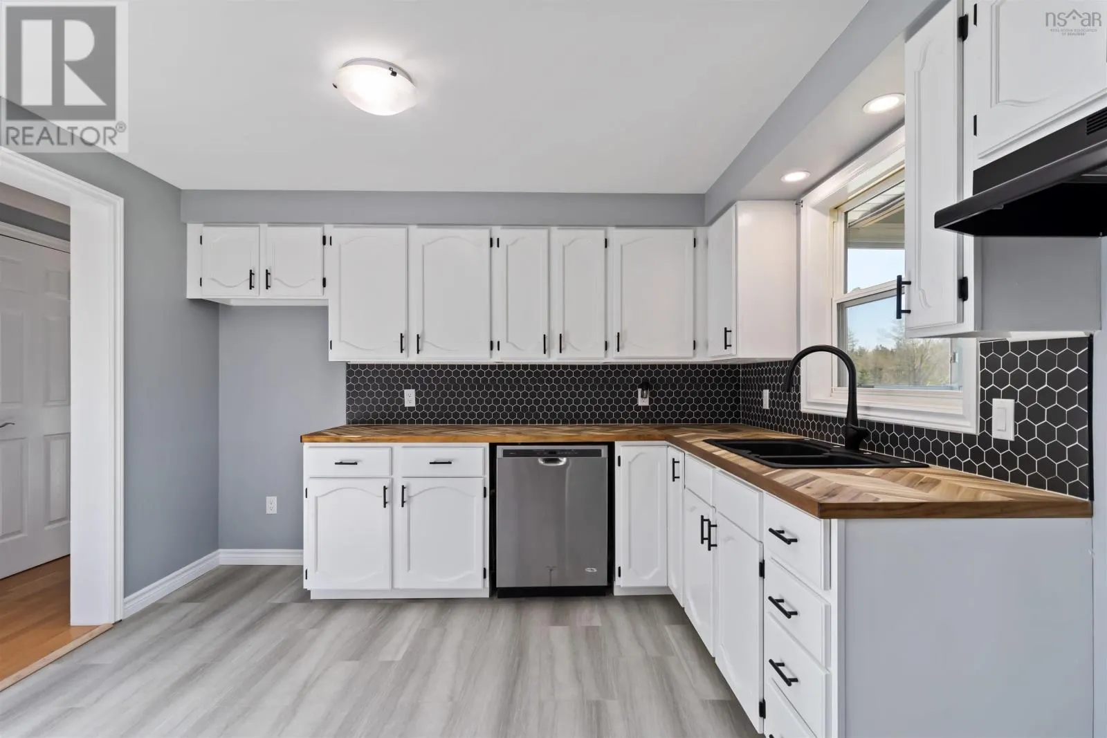 27 Uniacke Mines Road