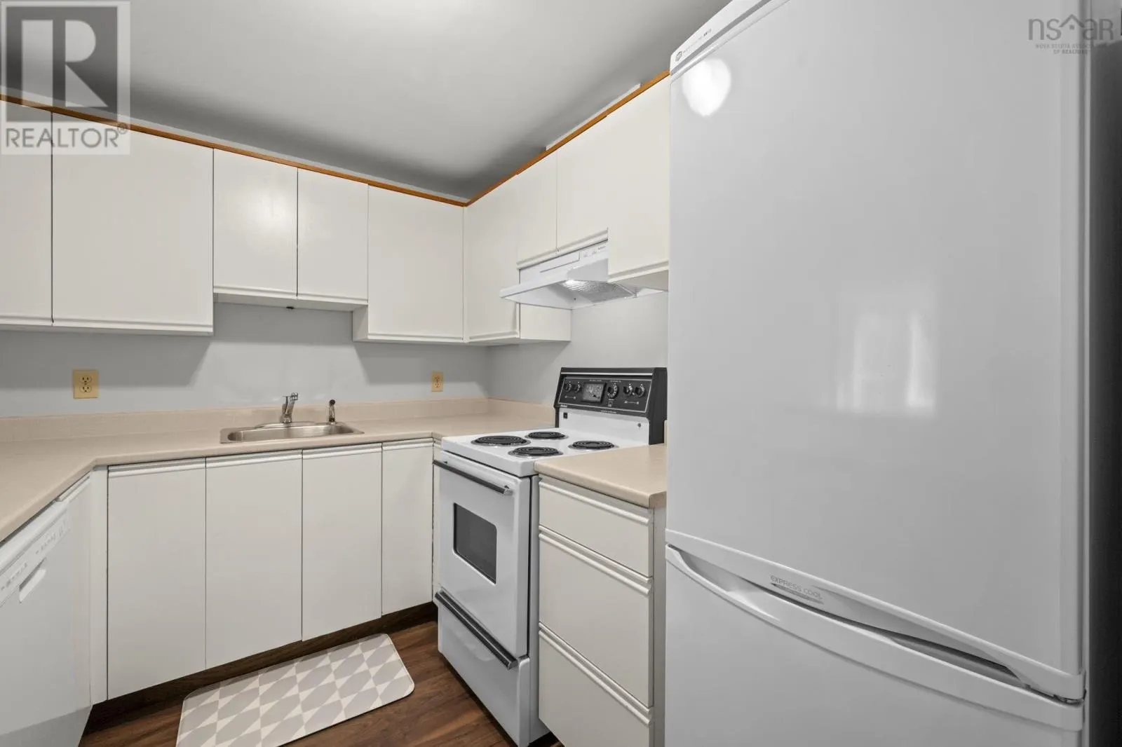 208 1326 LOWER WATER Street