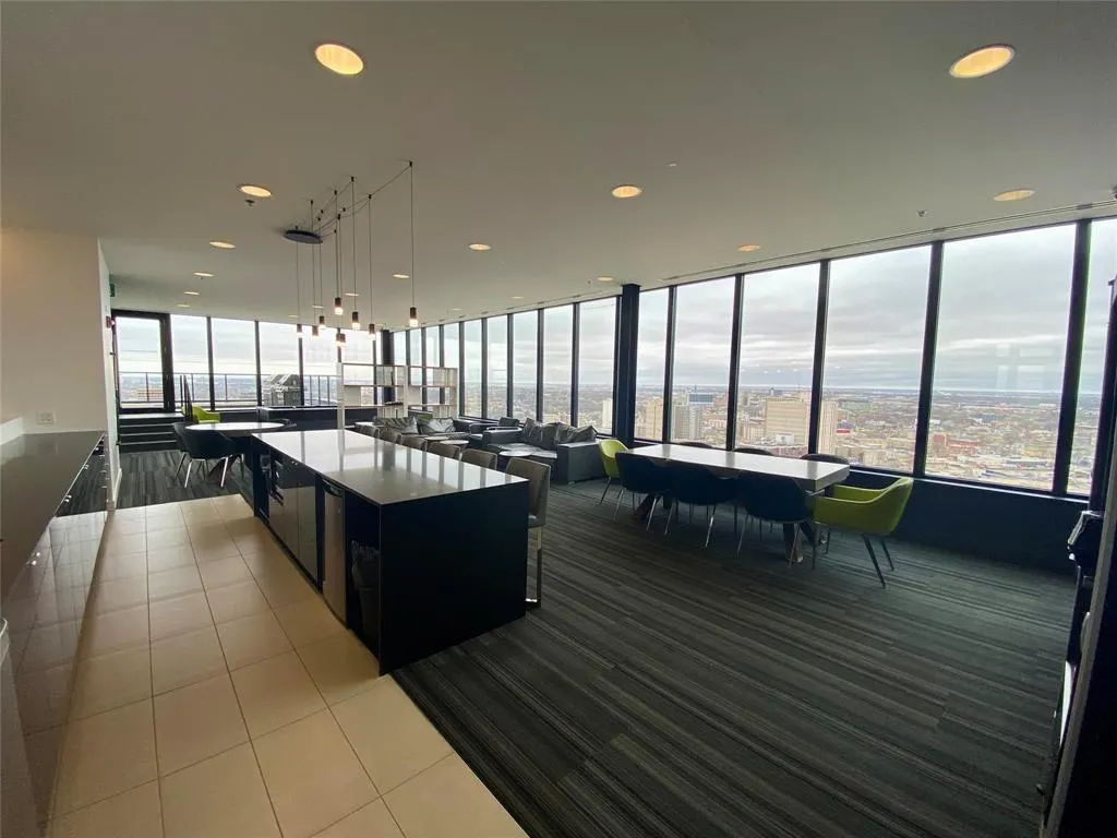 405 311 Hargrave Street