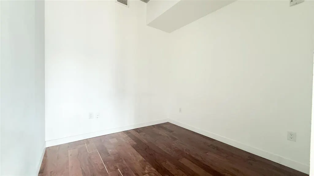 405 311 Hargrave Street