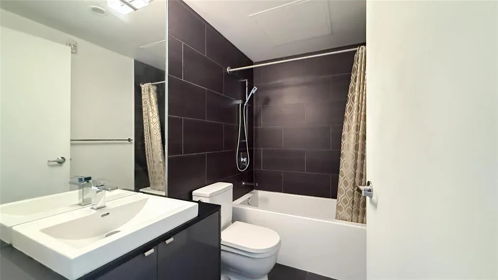 405 311 Hargrave Street