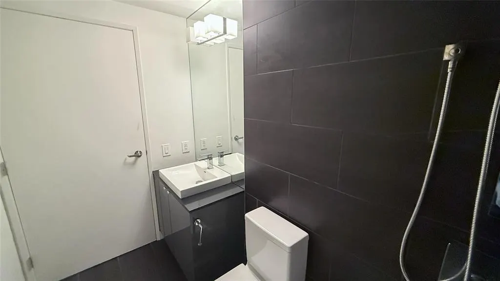 405 311 Hargrave Street