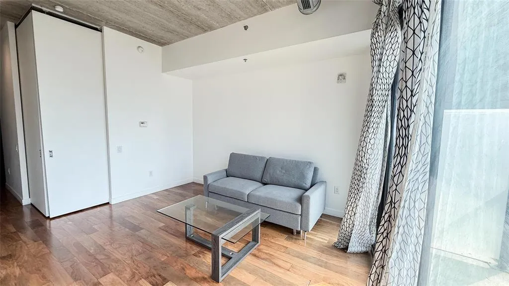 405 311 Hargrave Street