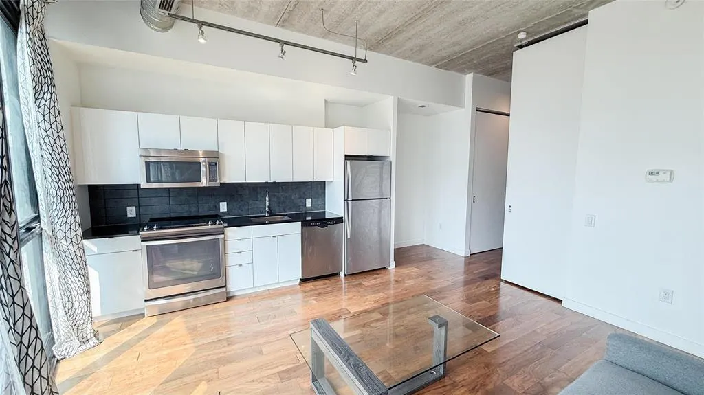 405 311 Hargrave Street