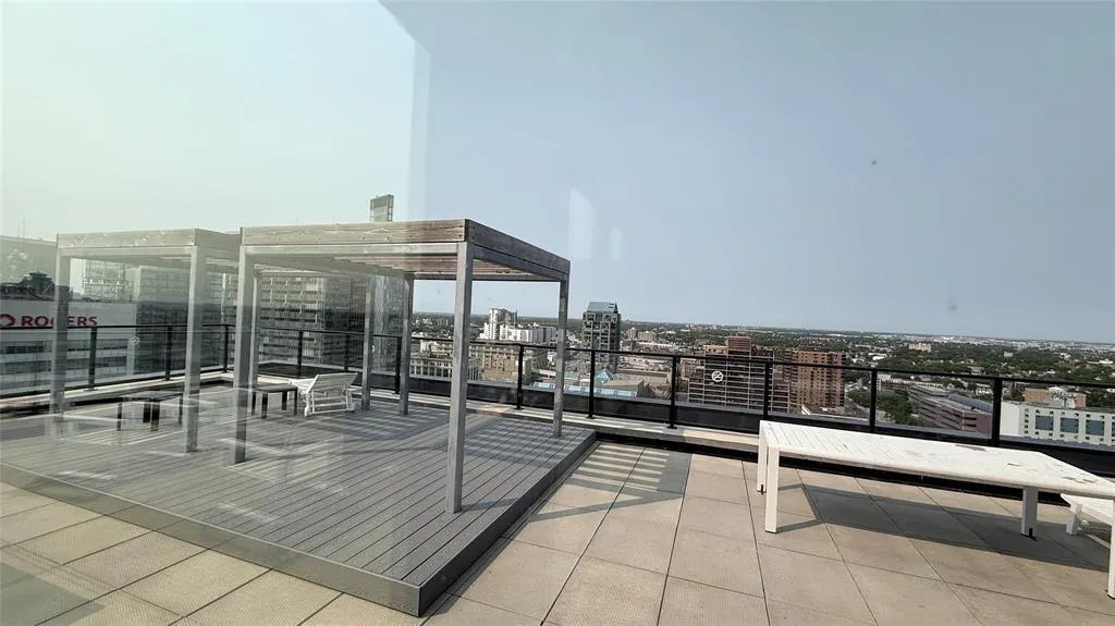 405 311 Hargrave Street