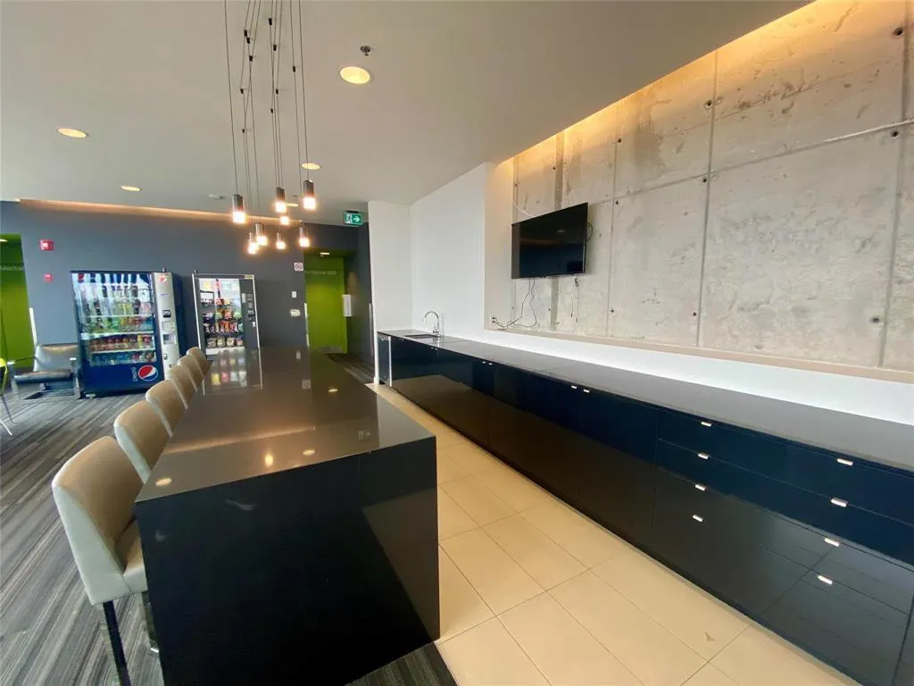 405 311 Hargrave Street