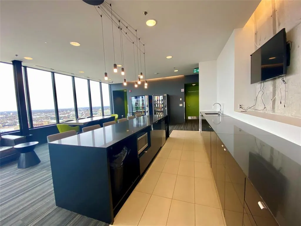 405 311 Hargrave Street