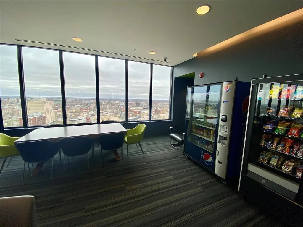 405 311 Hargrave Street