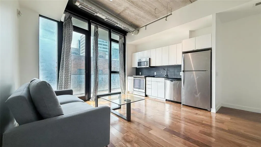 405 311 Hargrave Street