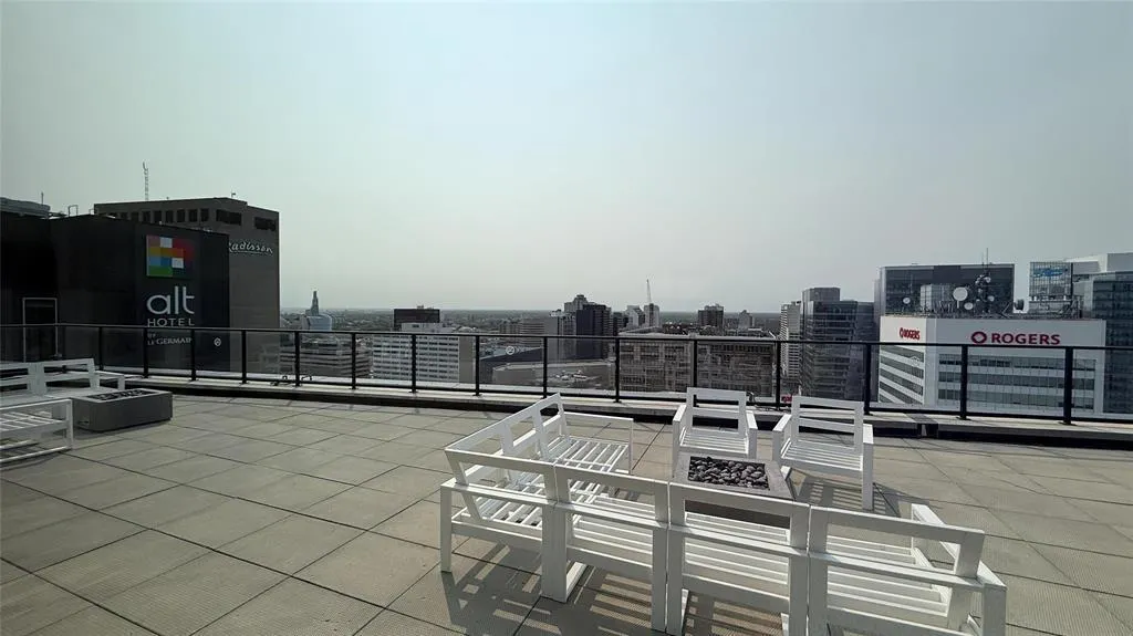 405 311 Hargrave Street