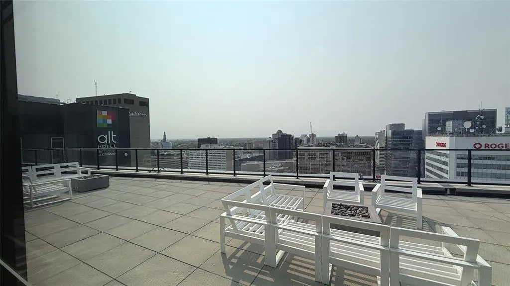 405 311 Hargrave Street