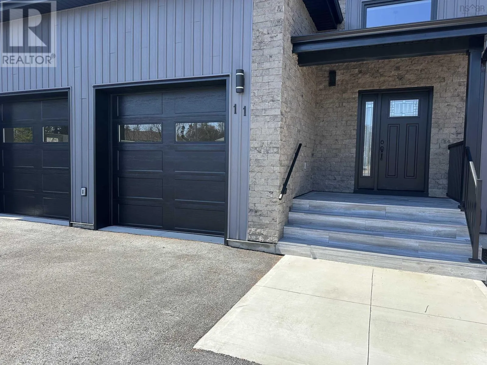 11 Chiavari Close