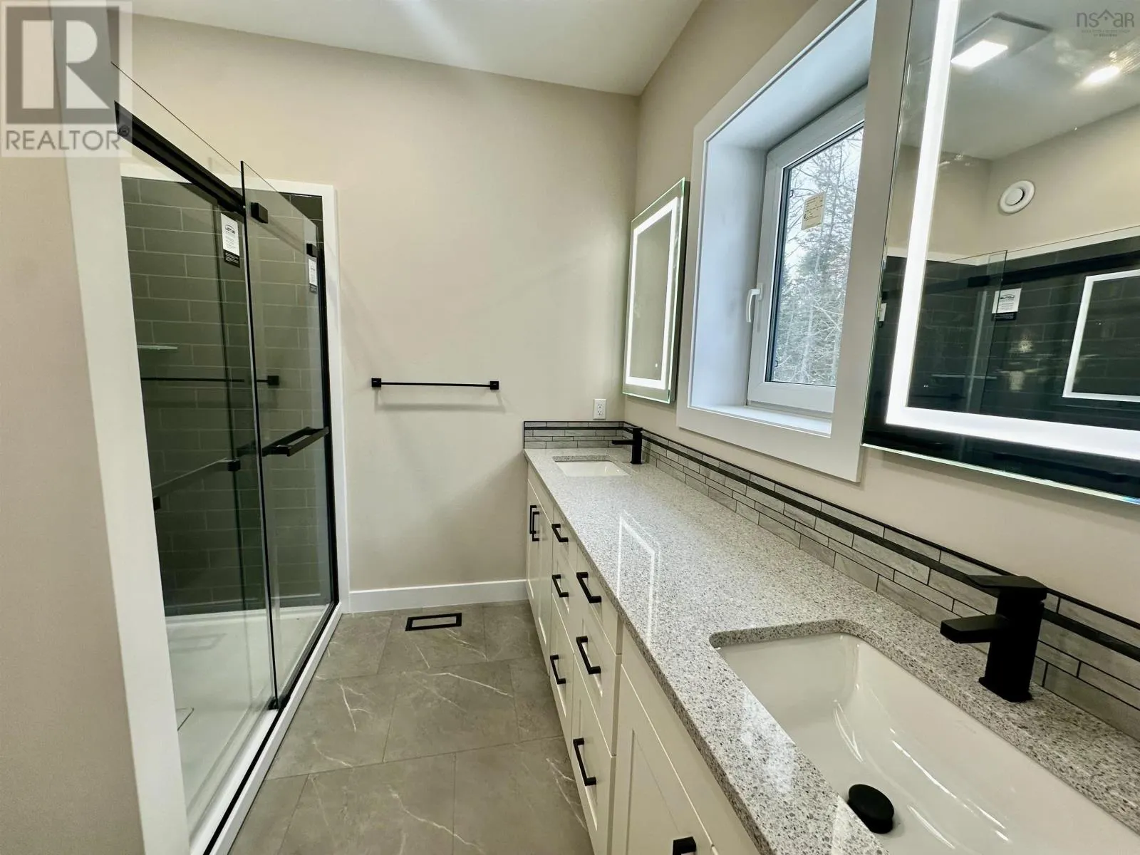 11 Chiavari Close