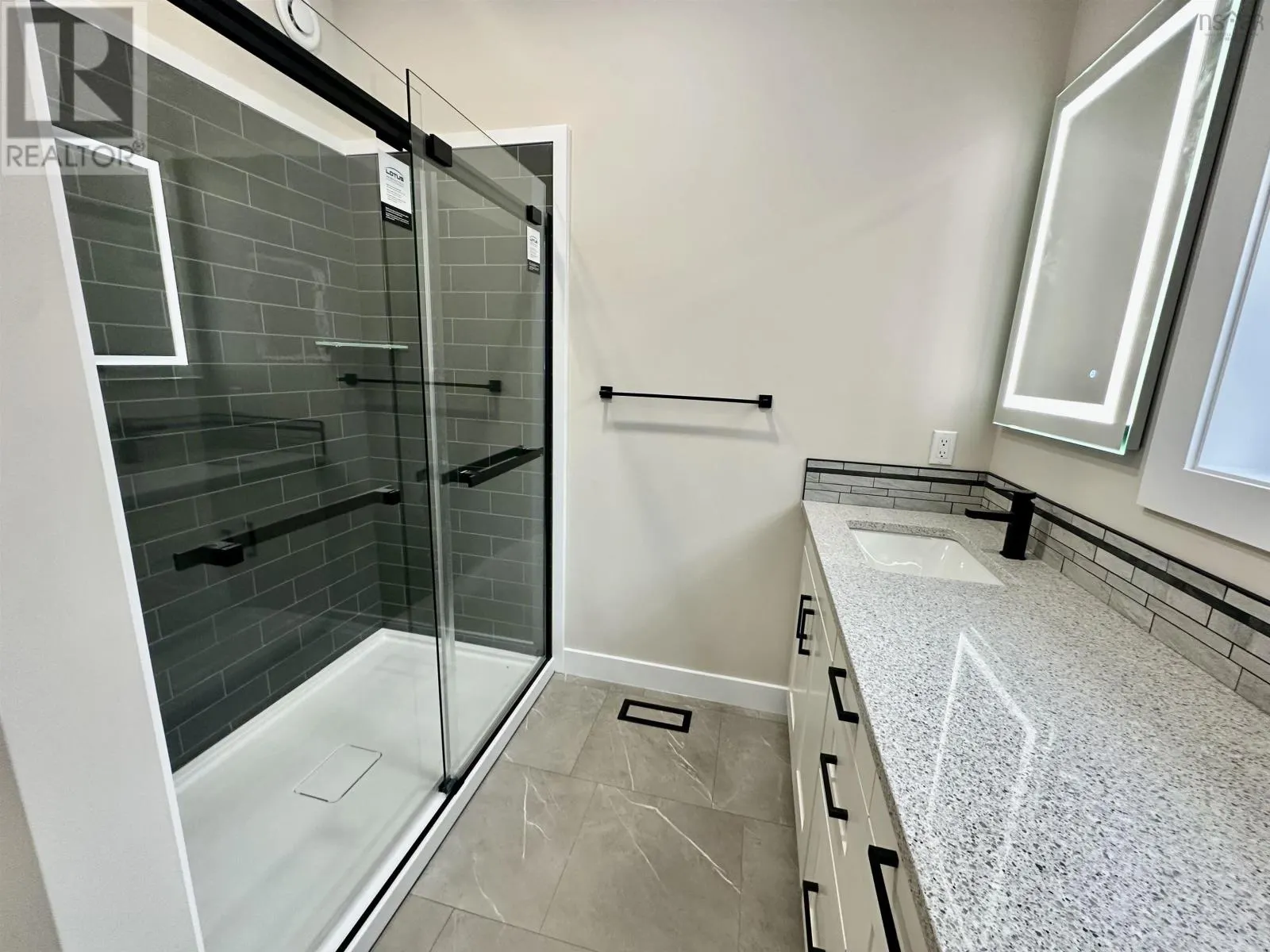 11 Chiavari Close