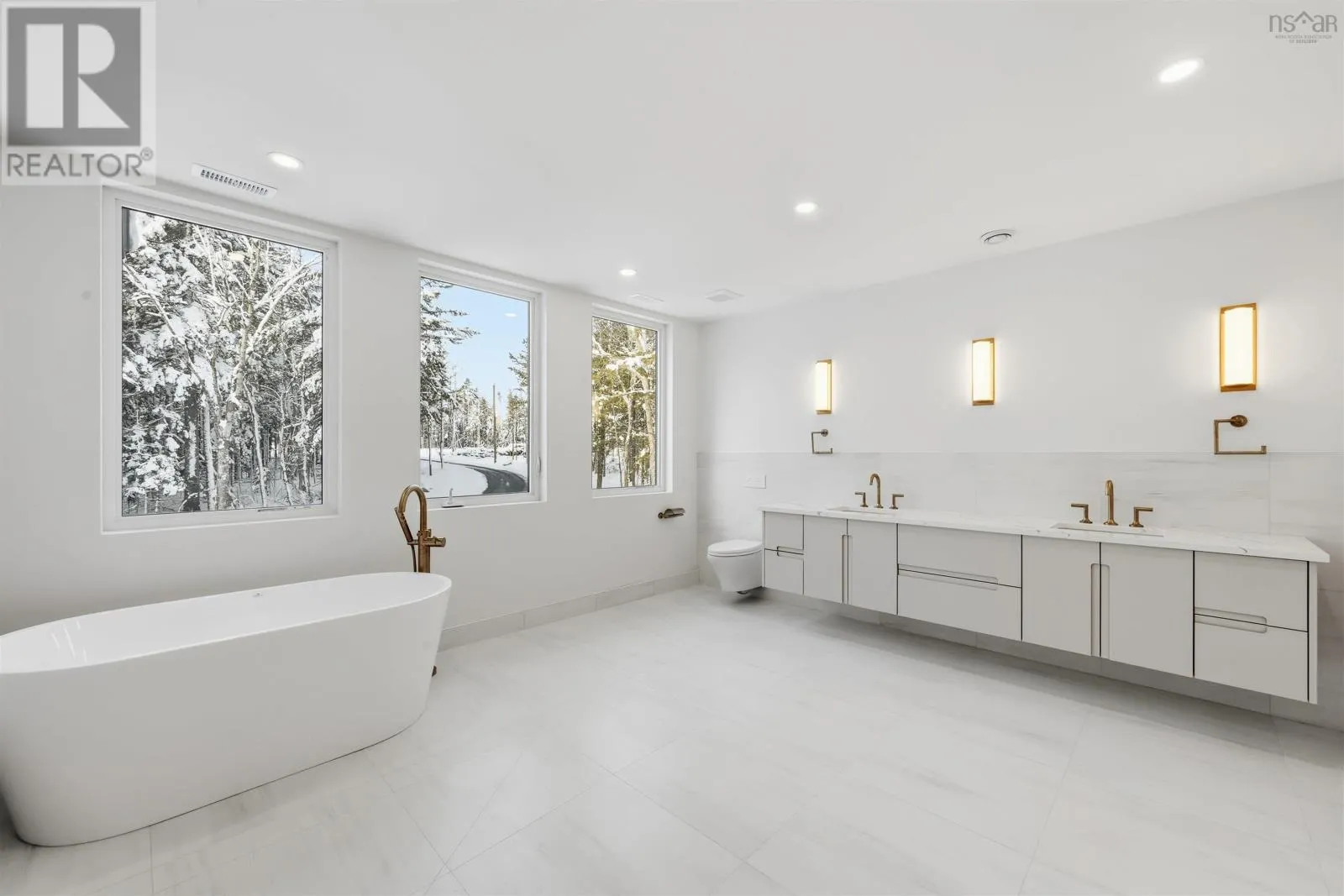 103 Canoe Crescent