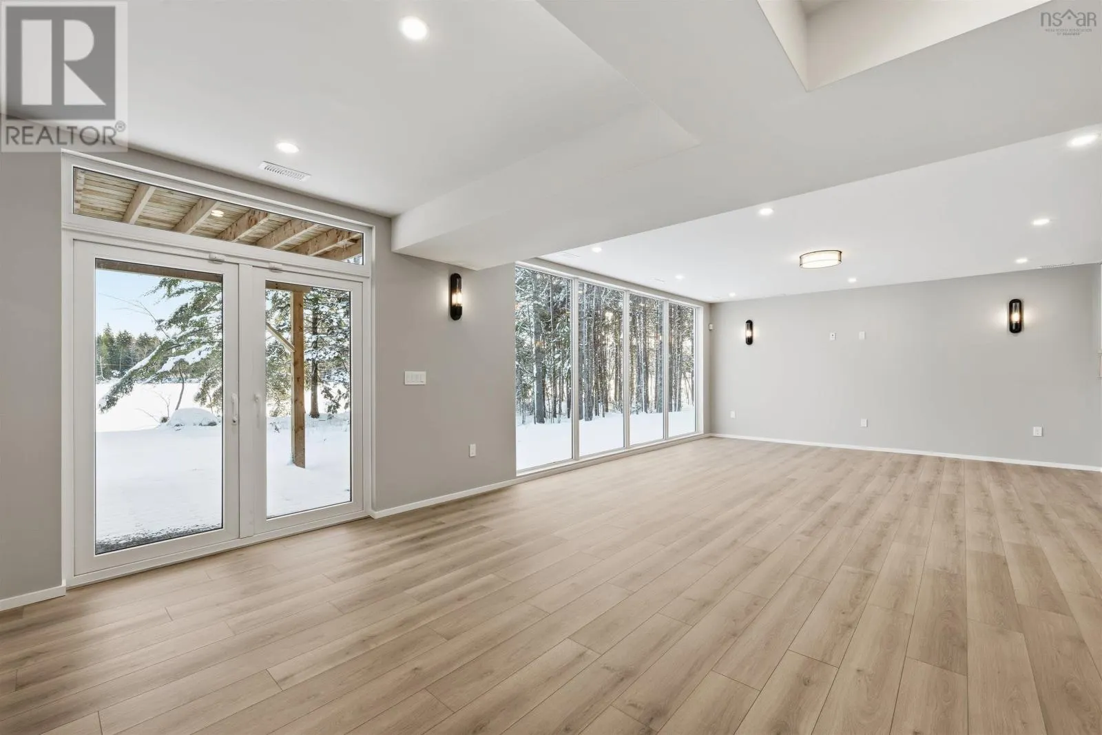 103 Canoe Crescent