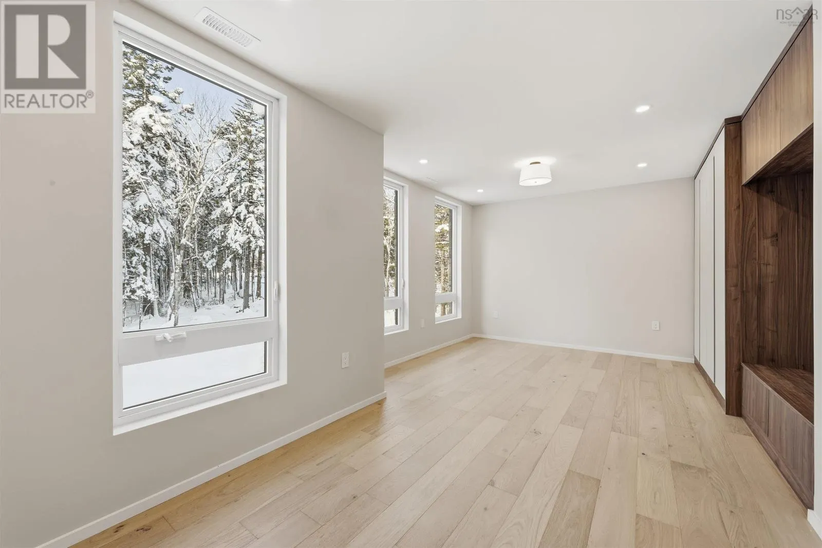 103 Canoe Crescent